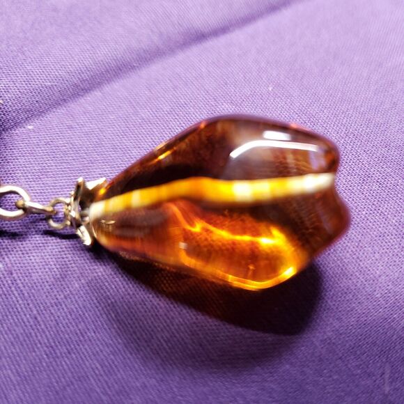 Lia Sophia Signed Gold Tone Brown Cord Amber Teardrop Glass Pendant Necklace - Picture 4 of 11